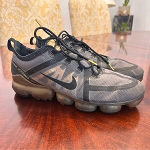 Nike Air VaporMax 2109 Running Shoes Men’s Size 10.5 Black Metallic Gold